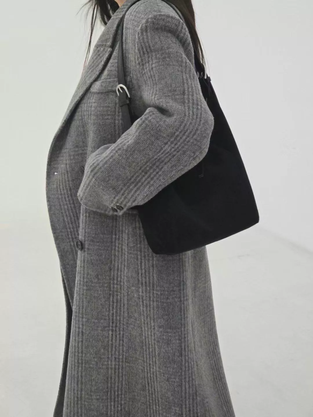 麂皮月牙肩背包