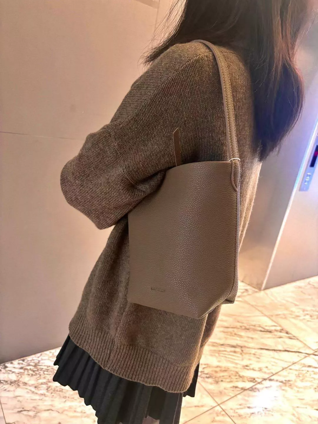 極簡質感牛皮水桶包