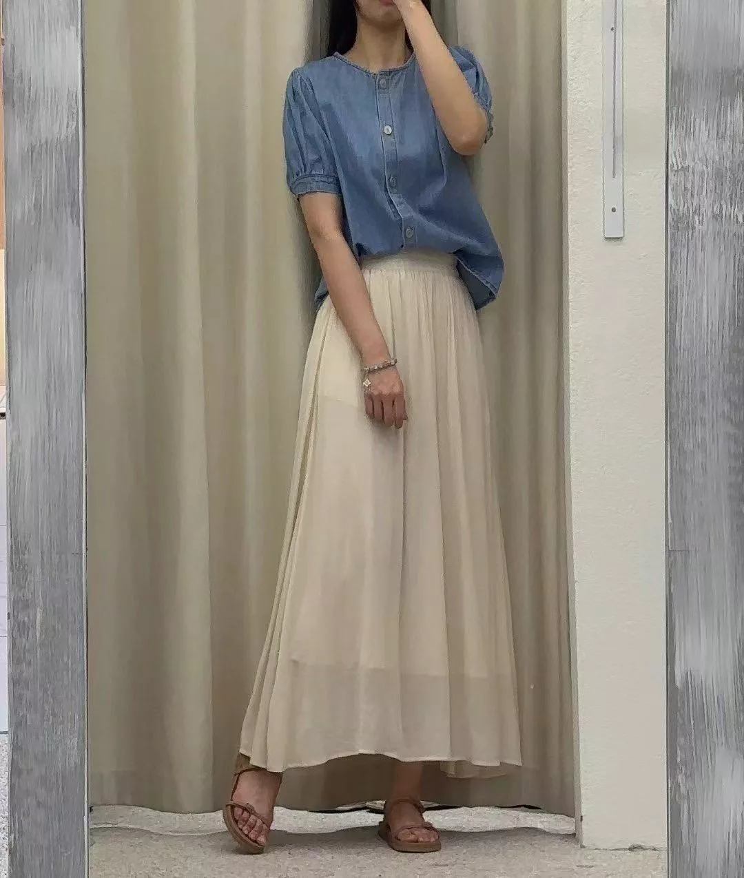 極簡藝術風逸長裙