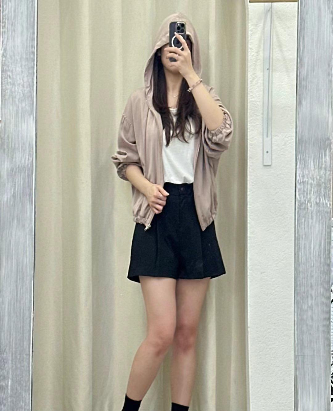 極簡美學・輕盈防風短連帽外套