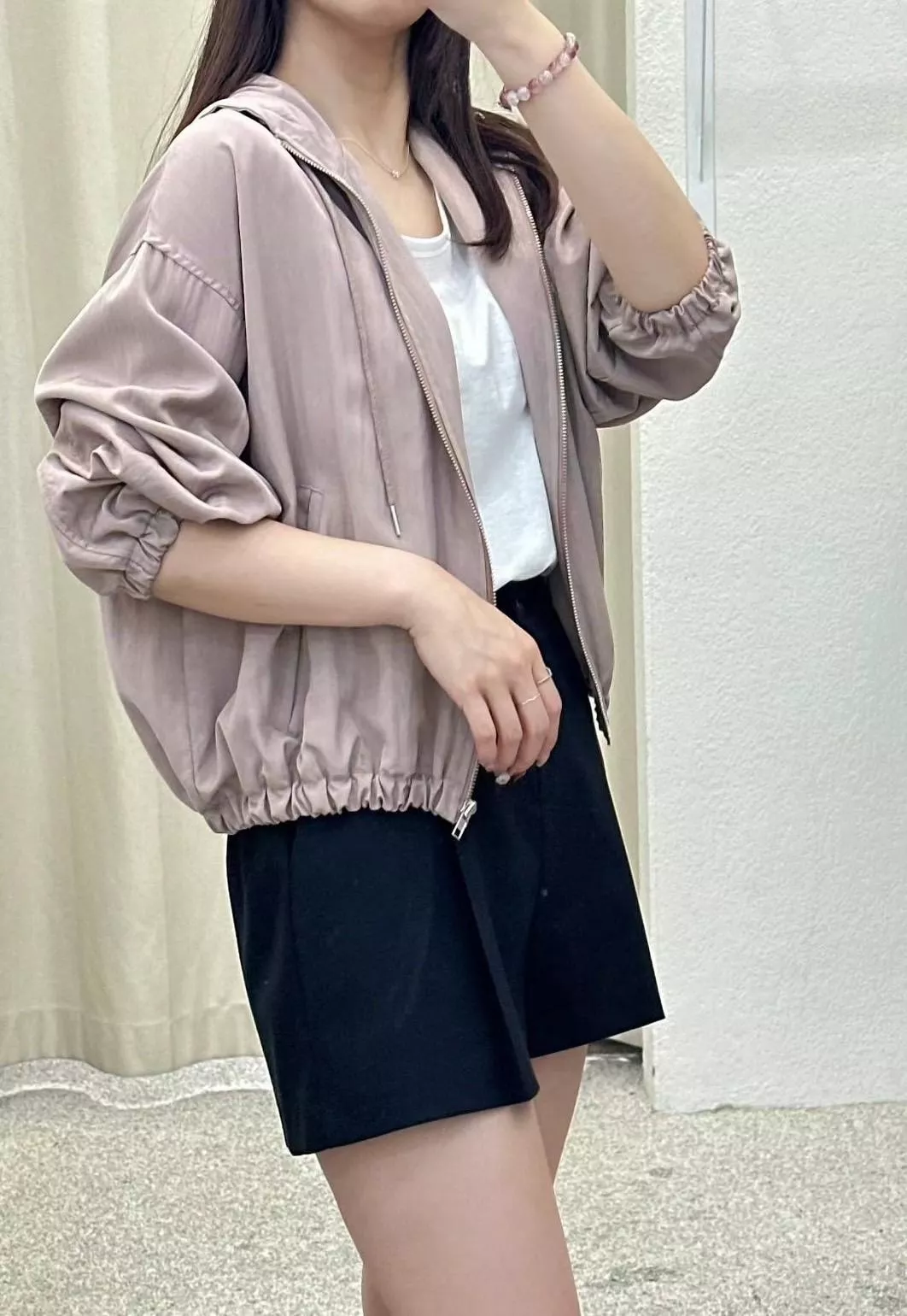 極簡美學・輕盈防風短連帽外套