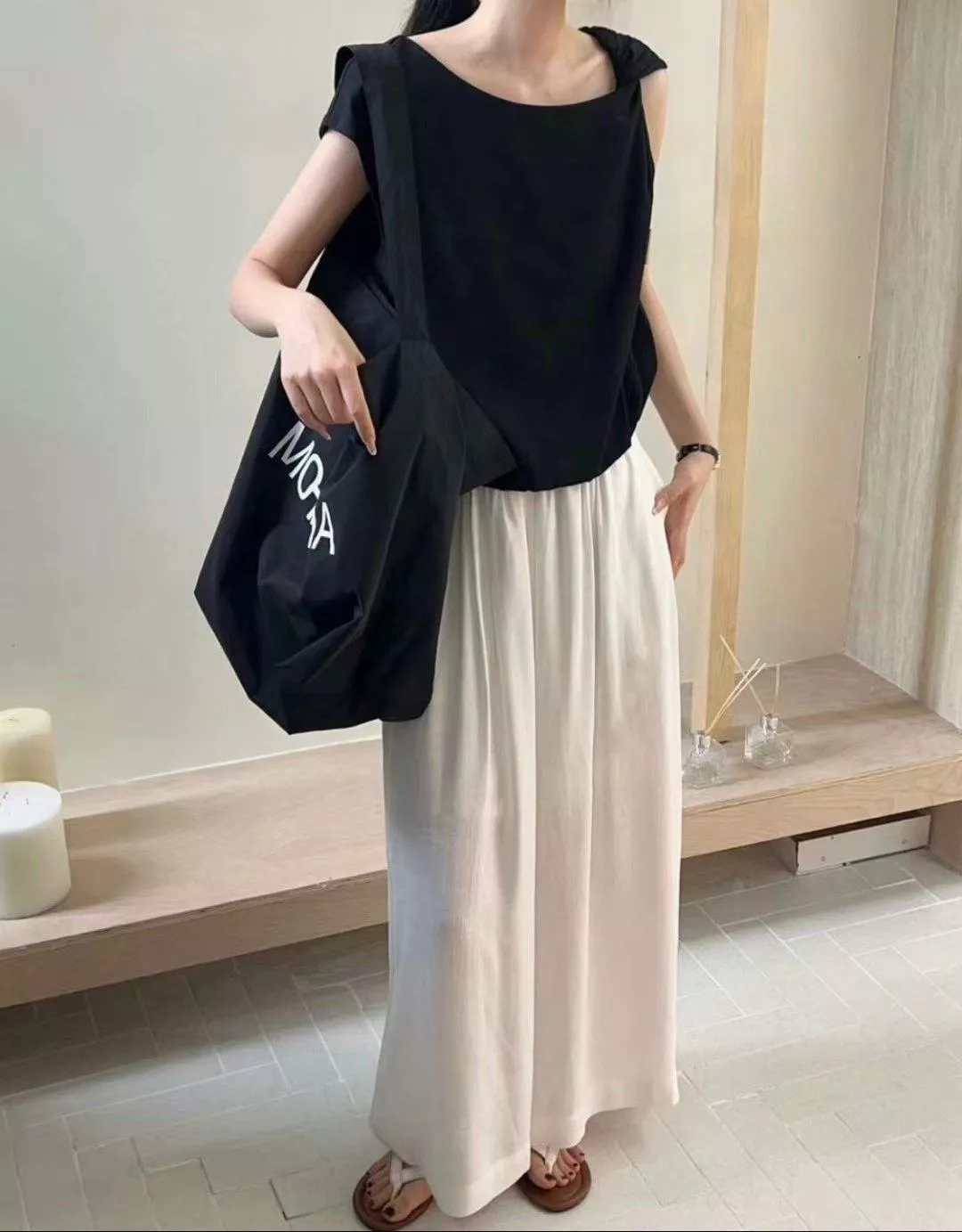 不對稱斜肩設計感無袖上衣