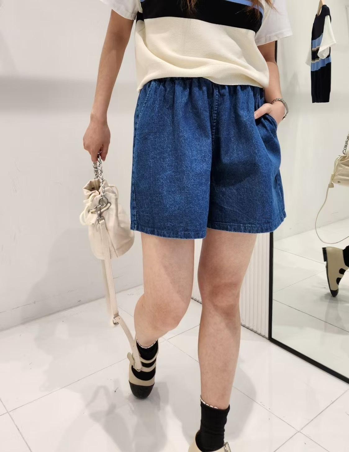 休閒寬版鬆緊腰牛仔短褲