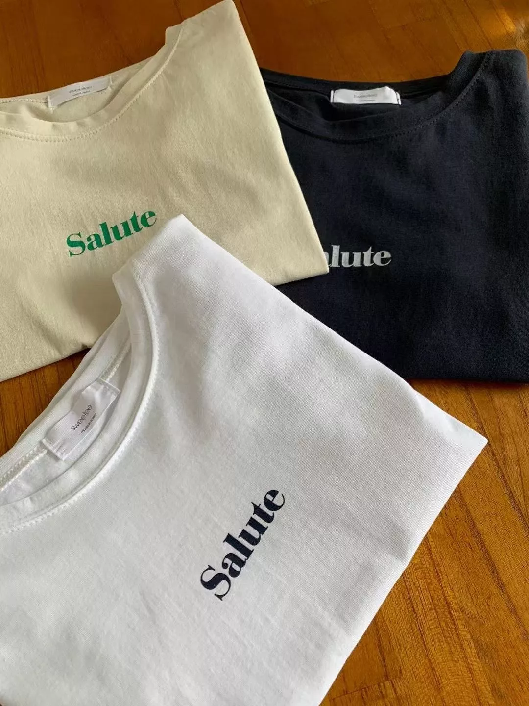 Salute 極簡字母印花短袖T