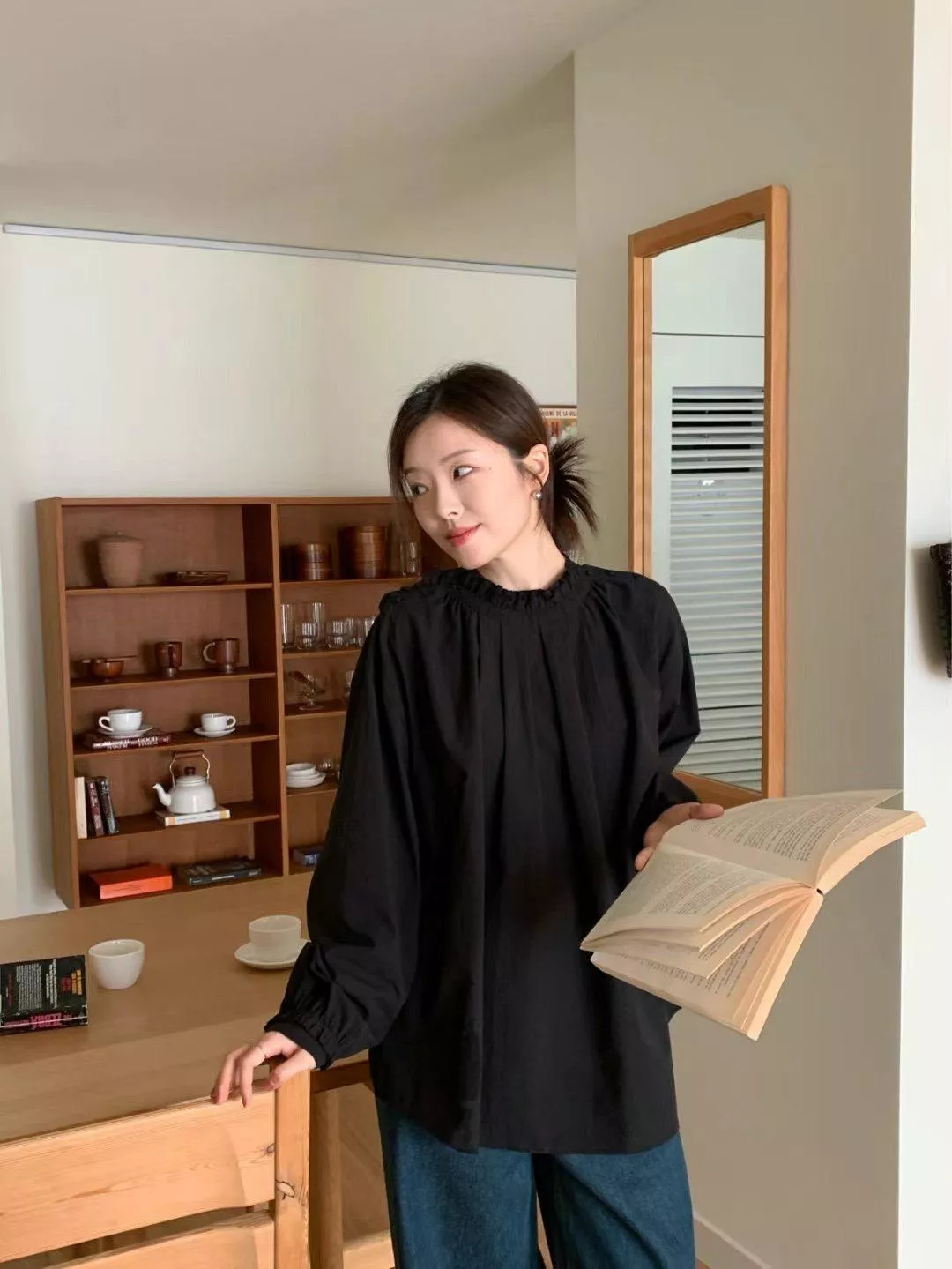 墨影皺褶立領上衣