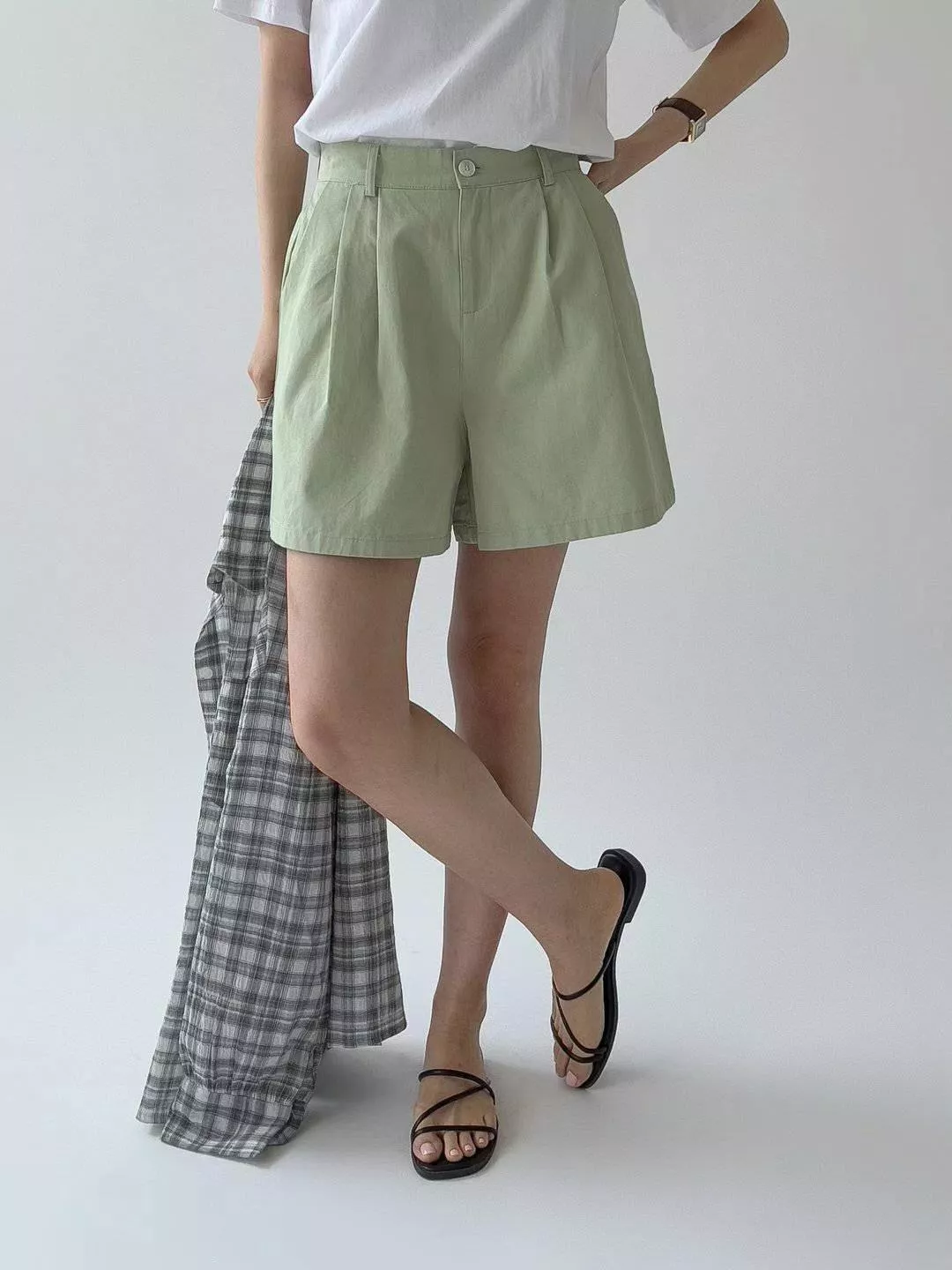 漫步綠野的自然舒適高腰短褲