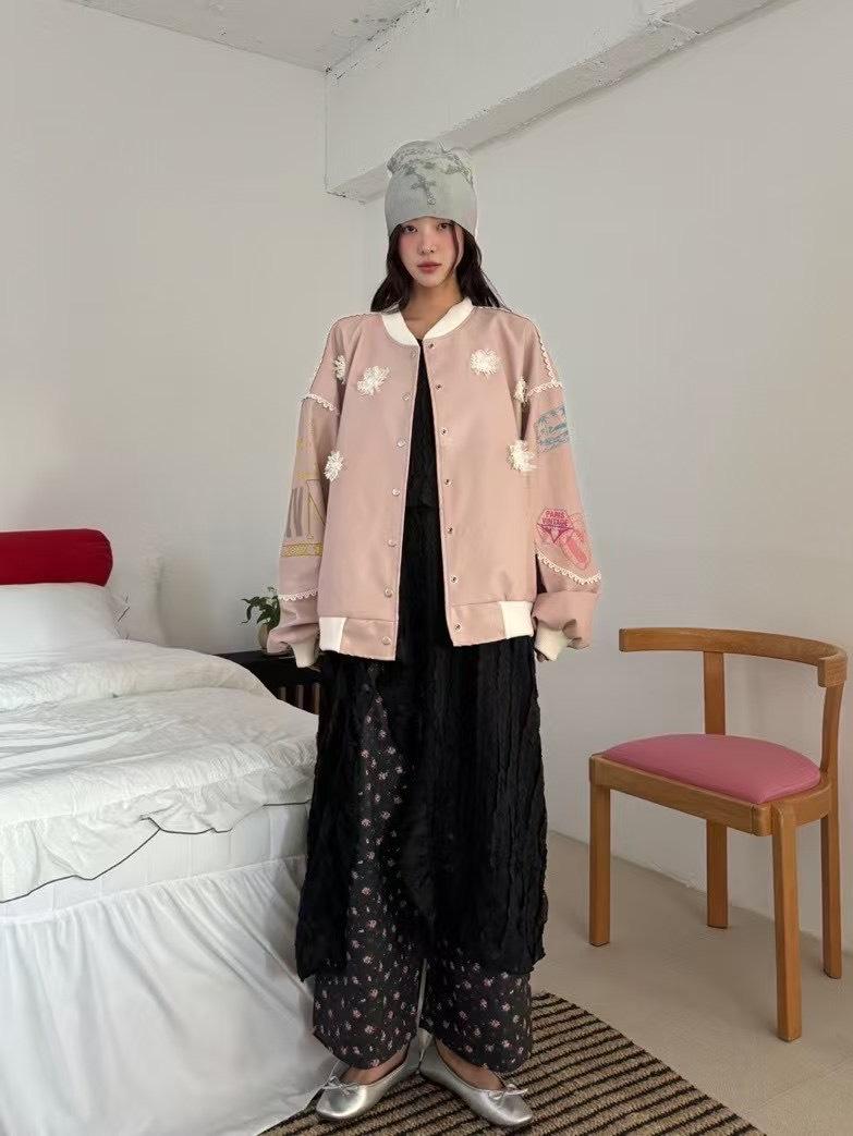 「旅行明信片」拼貼刺繡棒球外套