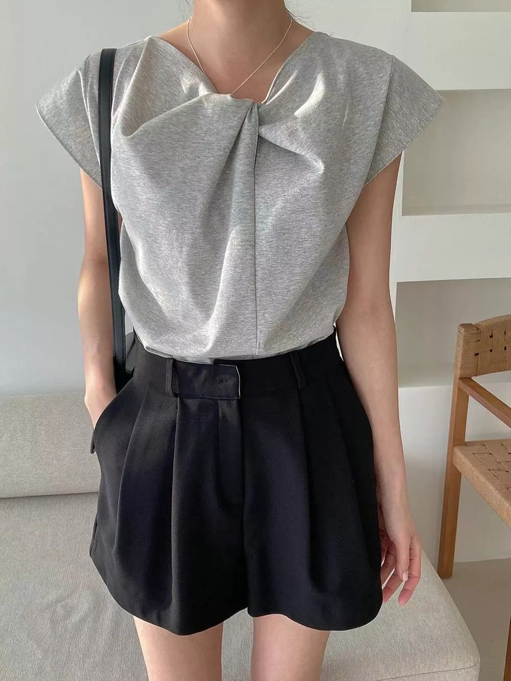 「折光剪影」立體褶飾無袖上衣