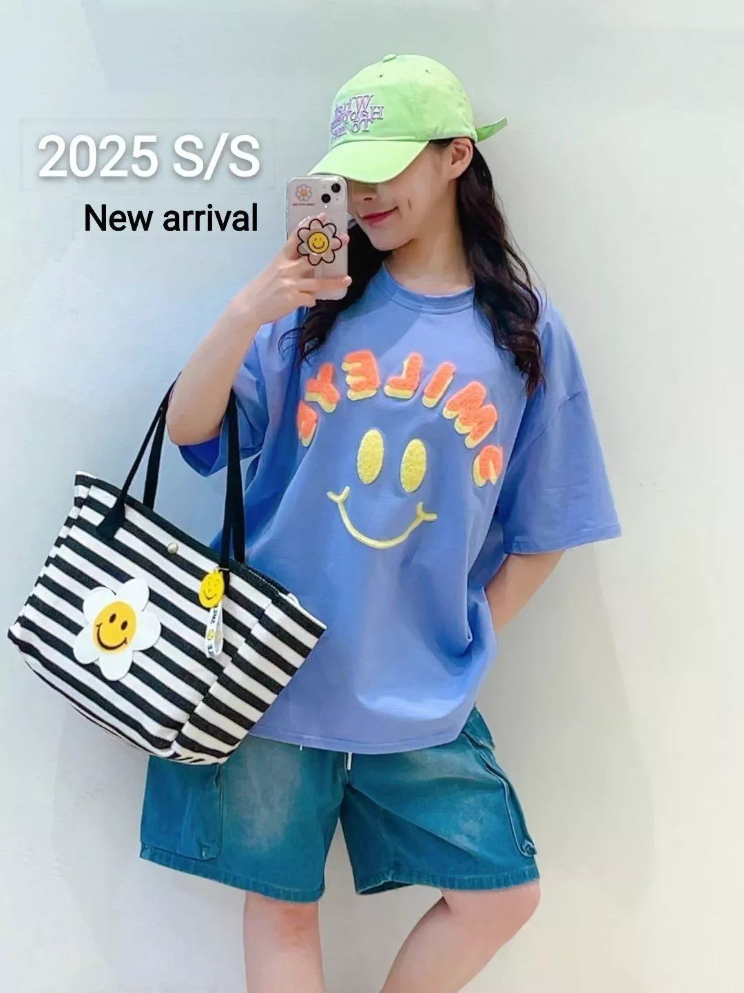 「Smiley Bloom-Up」立體字母花朵笑臉Tee