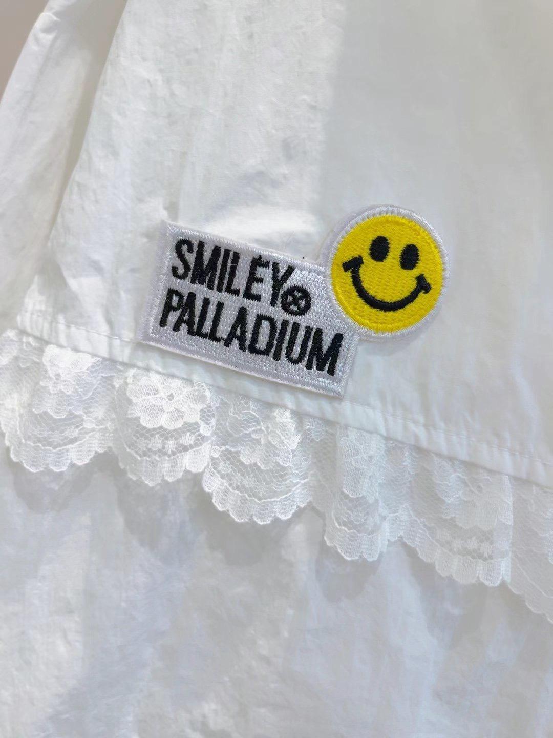 「Smile Patch」蕾絲笑臉風衣外套