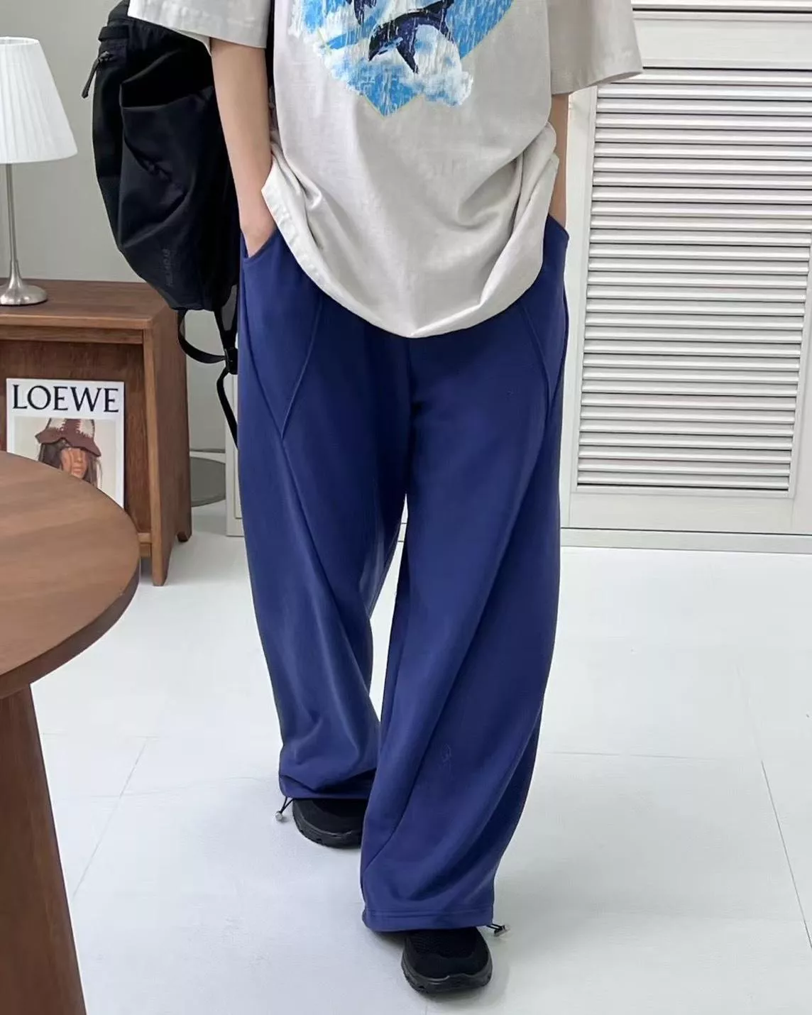 「弧線慵型褲」抽繩束口設計感棉質長褲