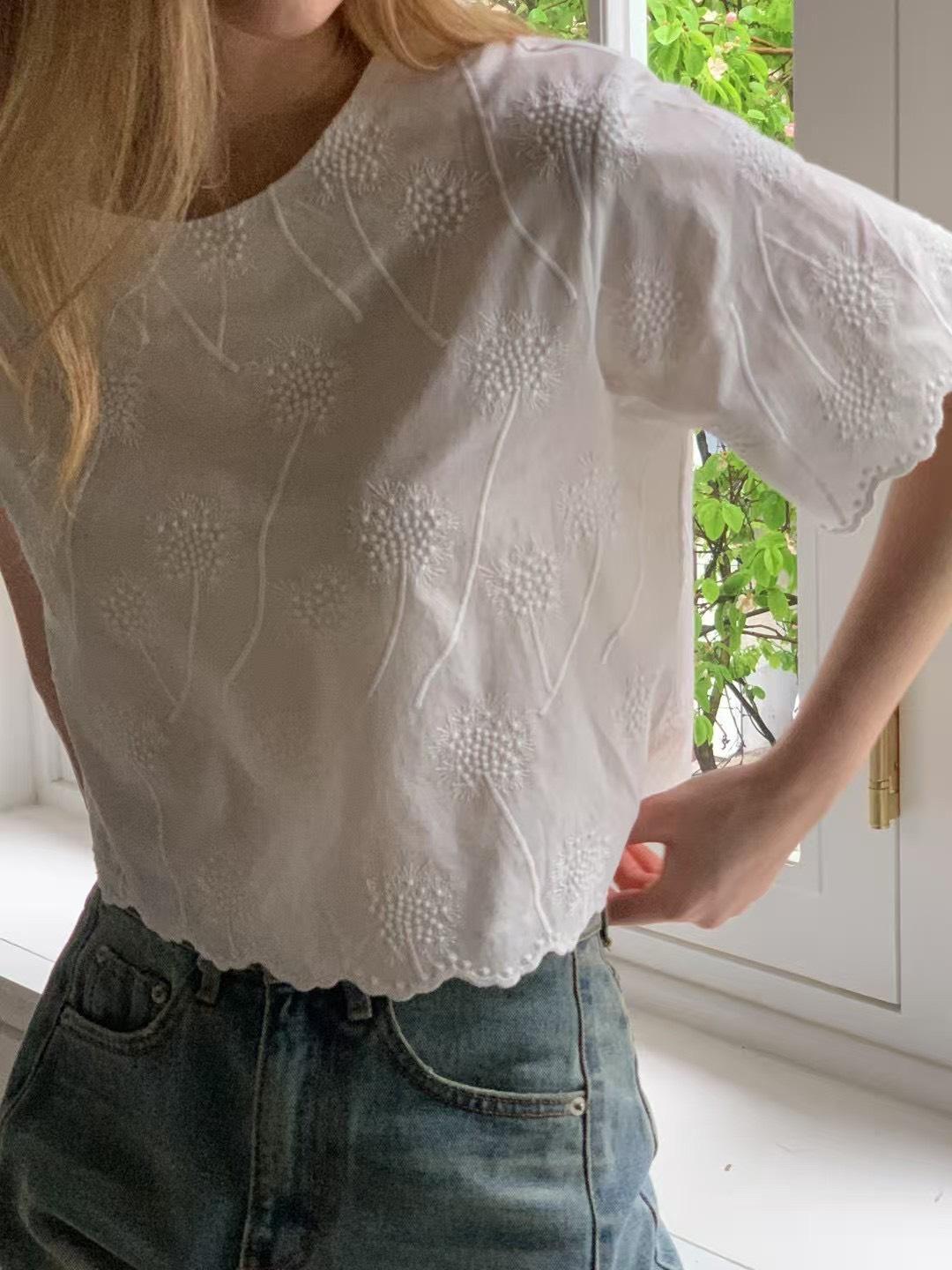 溫柔系立體花刺繡上衣