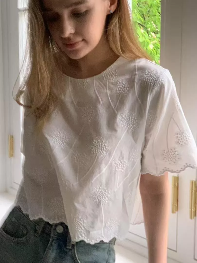 溫柔系立體花刺繡上衣