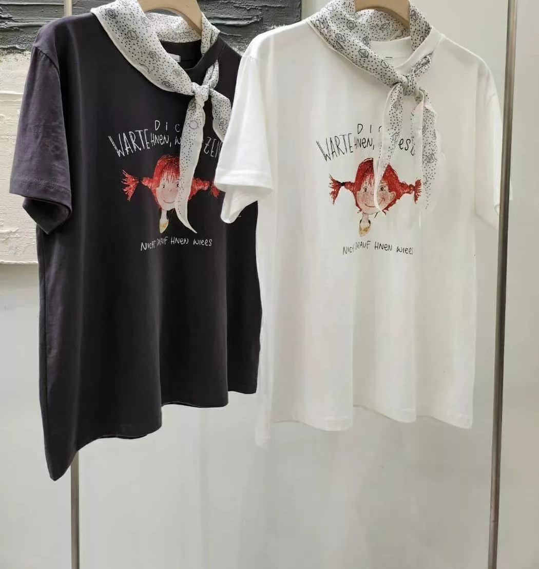 畫畫女孩．插畫絲巾T恤