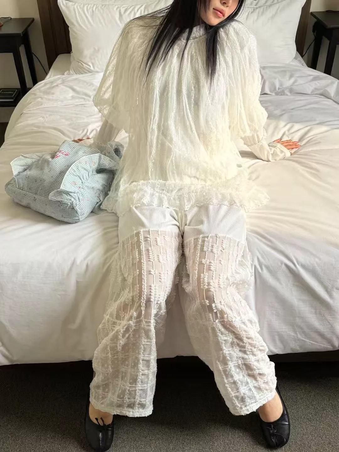 Lace Breeze．拼接蕾絲透感寬褲