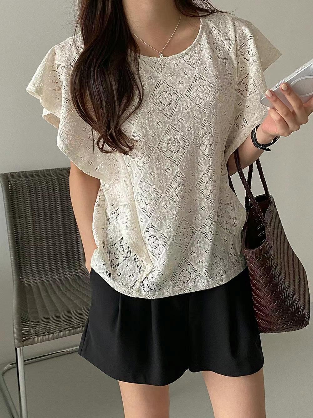 Lace Whisper．氣質鏤空蕾絲上衣