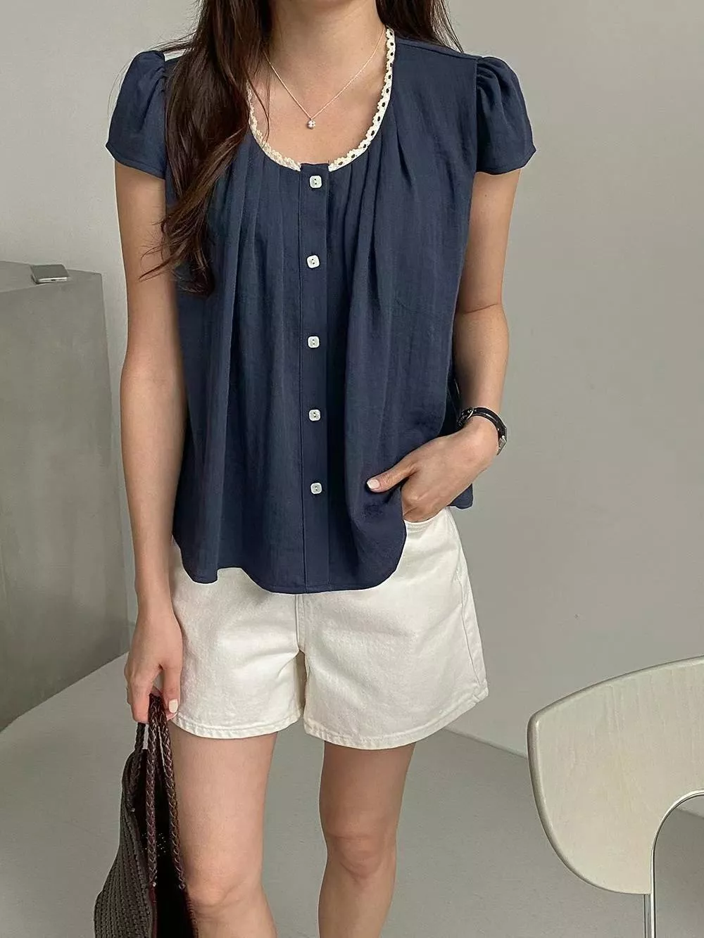 小荷葉袖蕾絲邊排扣上衣