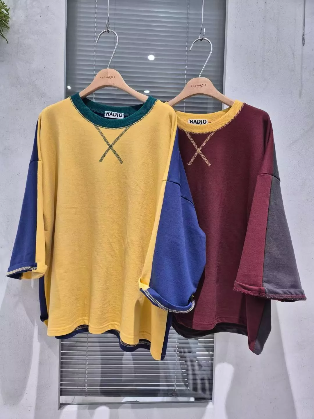 撞色街頭・復古拼色V領線上衣