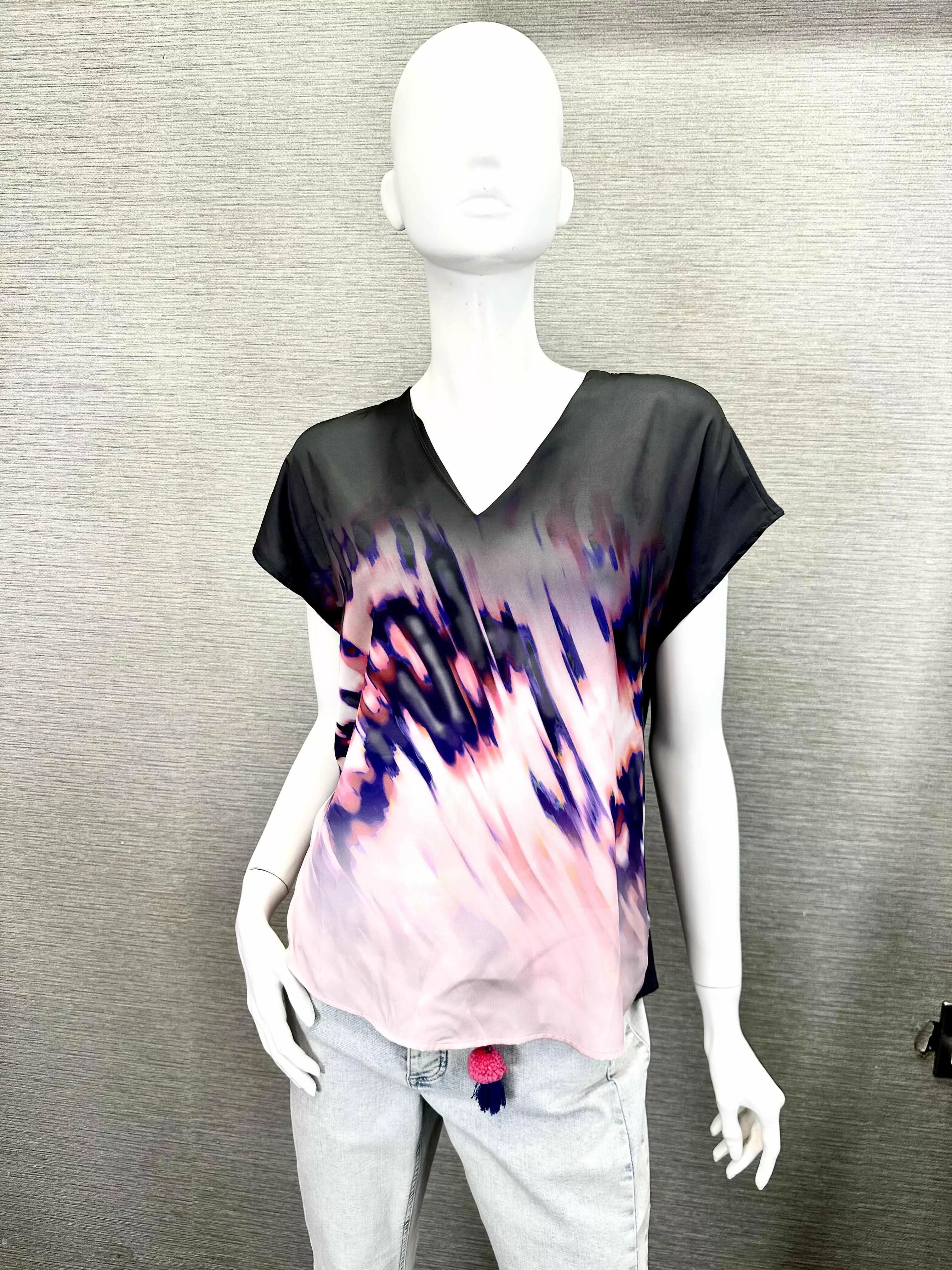 德國TAIFUN-渲染絲綢感V領短袖上衣