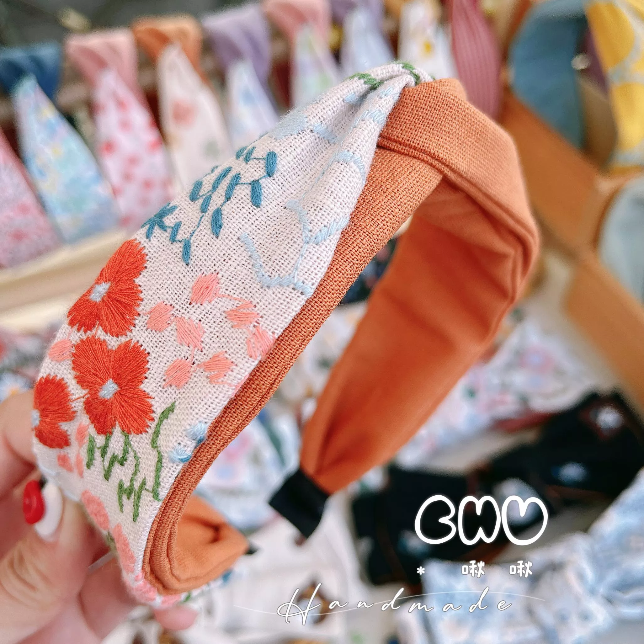 刺繡橘色花花｜米白色｜細版交叉髮箍