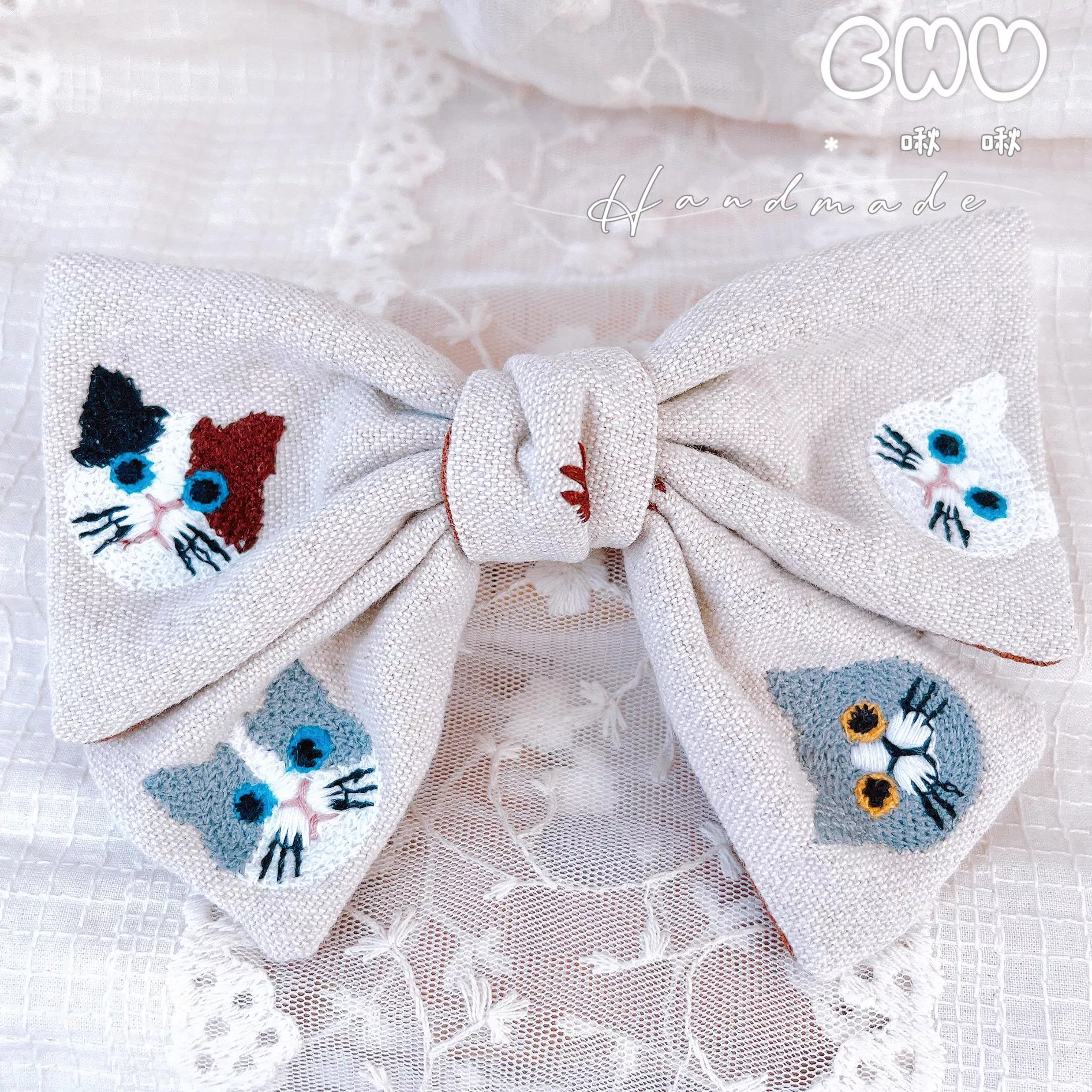 刺繡小喵咪 (米白色) ｜啾啾彈簧髮夾