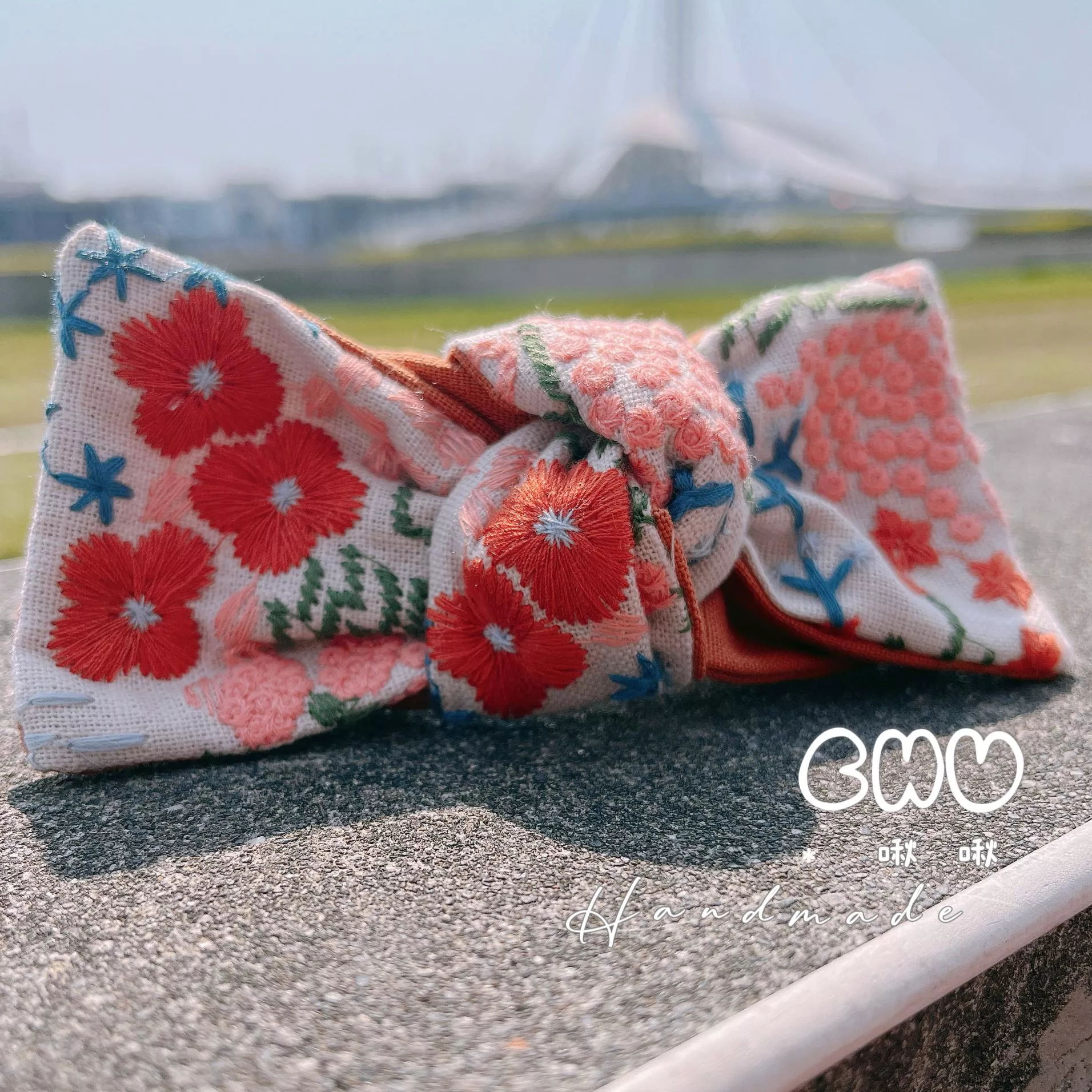 刺繡款｜橘色花花(米白色)｜啾啾馬尾夾