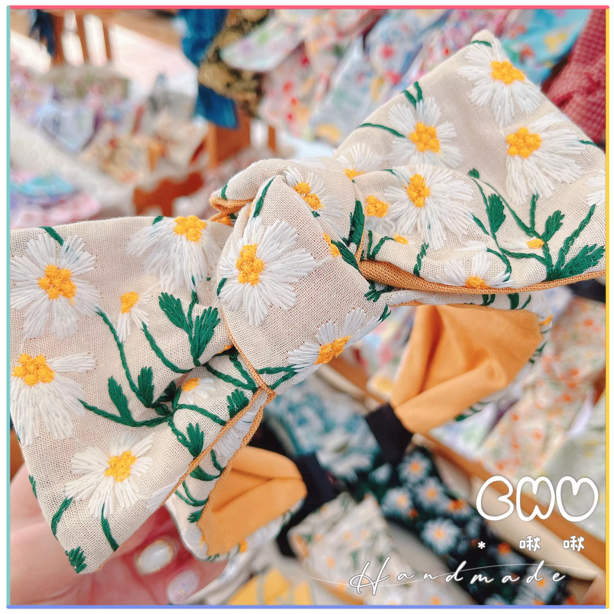 刺繡款｜滿版雛菊花花(米白色)｜寬版 蝴蝶結髮箍