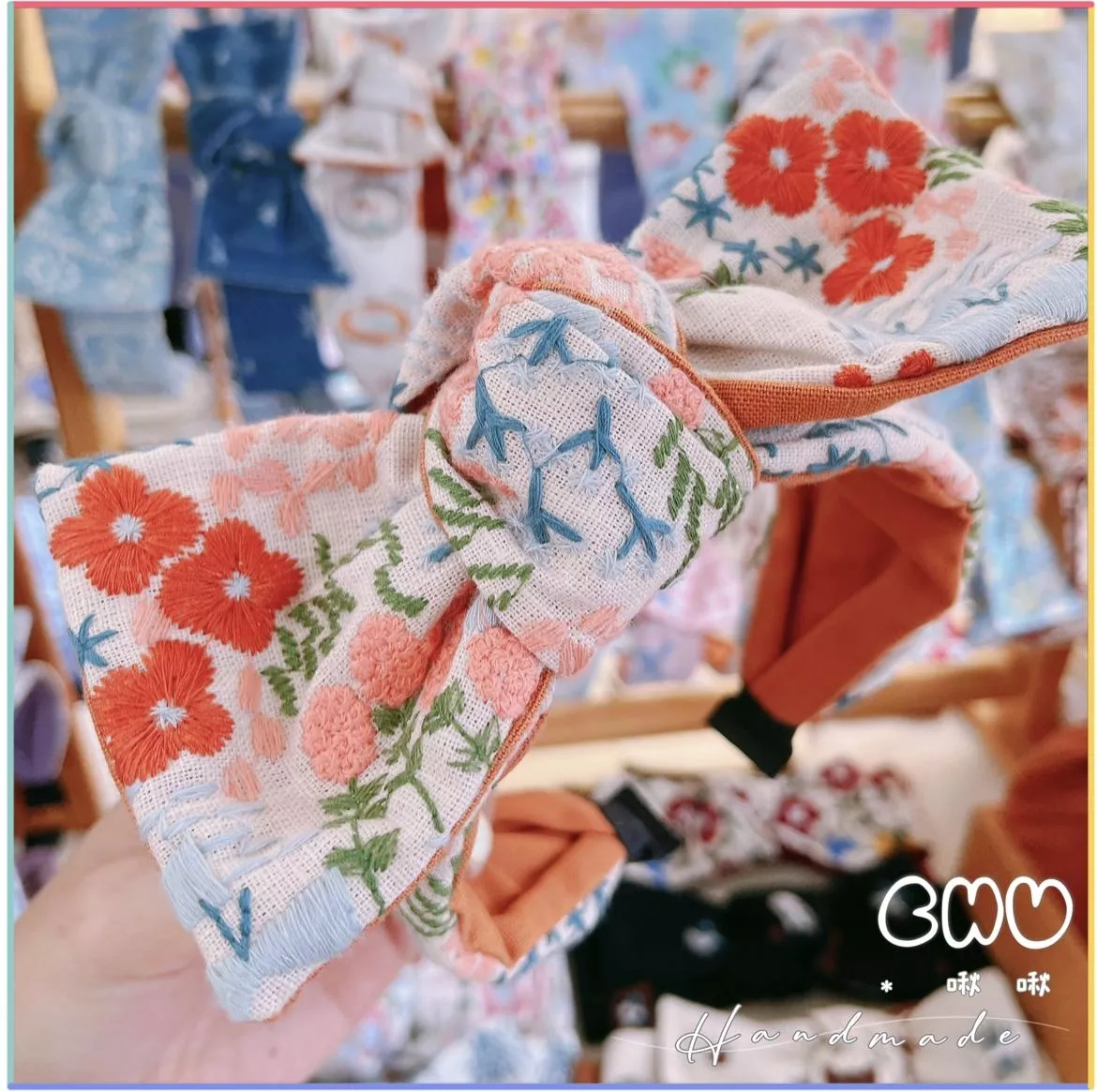 刺繡款｜橘色花花(米白色)｜寬版 蝴蝶結 髮箍