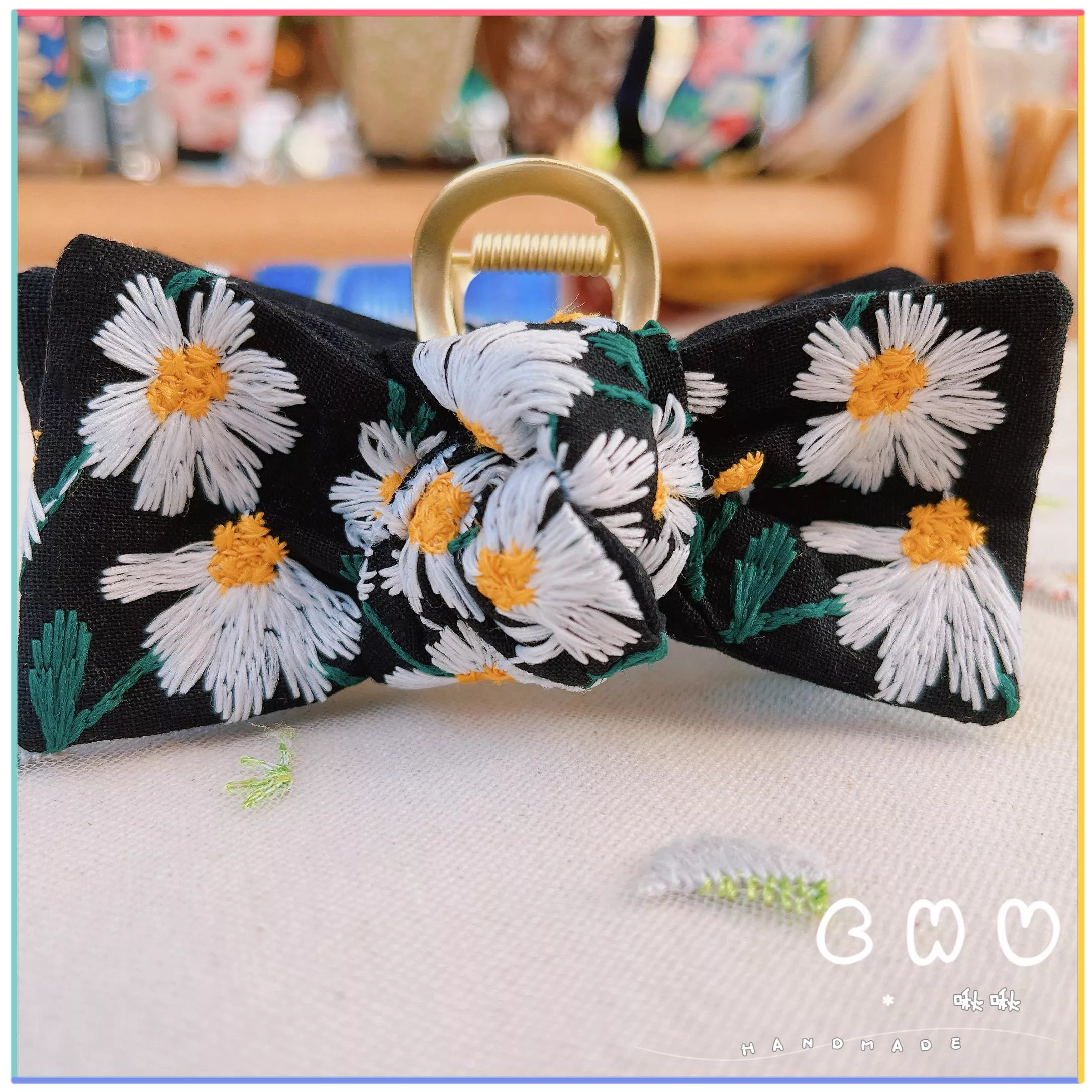 刺繡款｜滿版雛菊🌼 (黑色)｜鯊魚夾 (抓夾)
