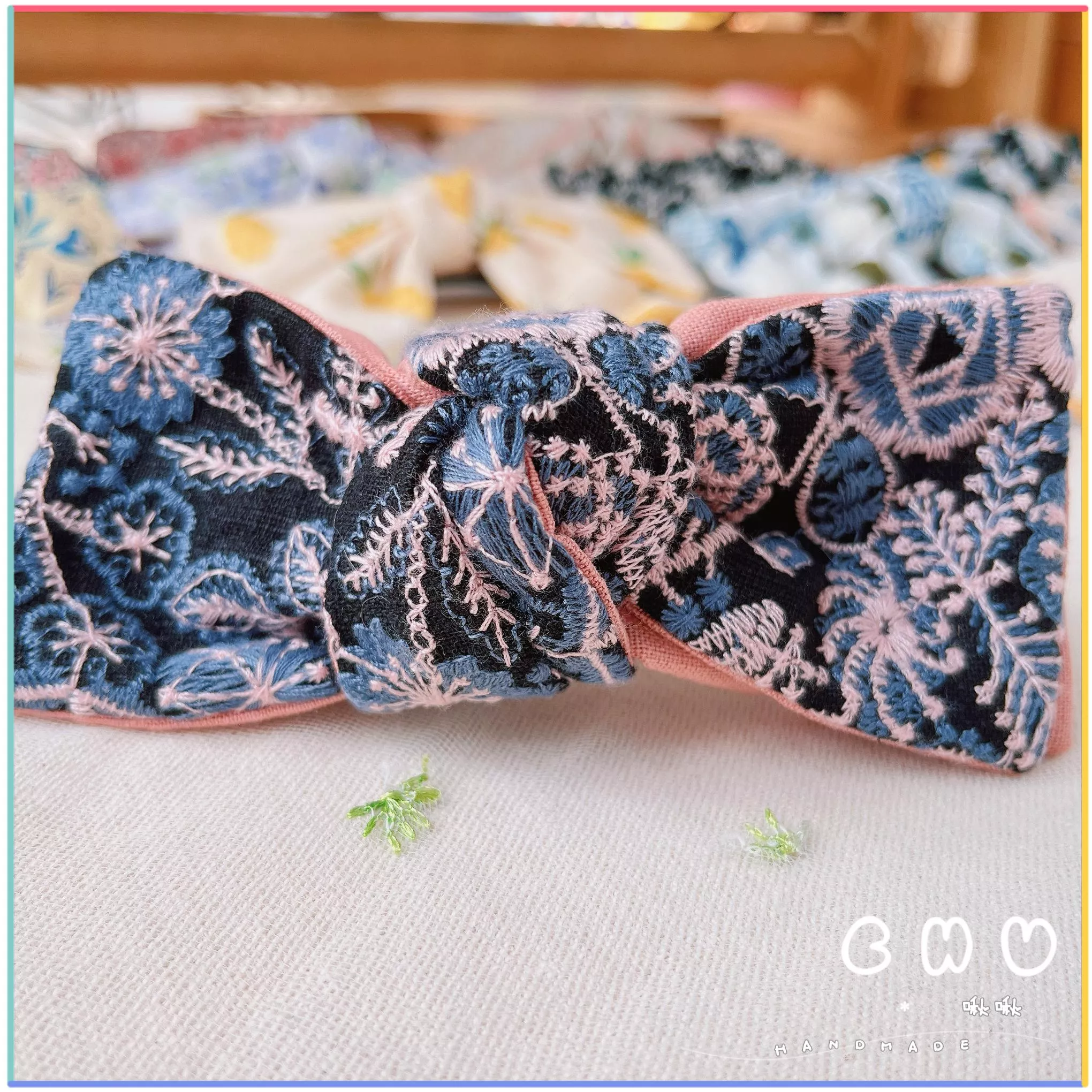 刺繡款｜氣質小姐姐 (黑色)｜馬尾夾