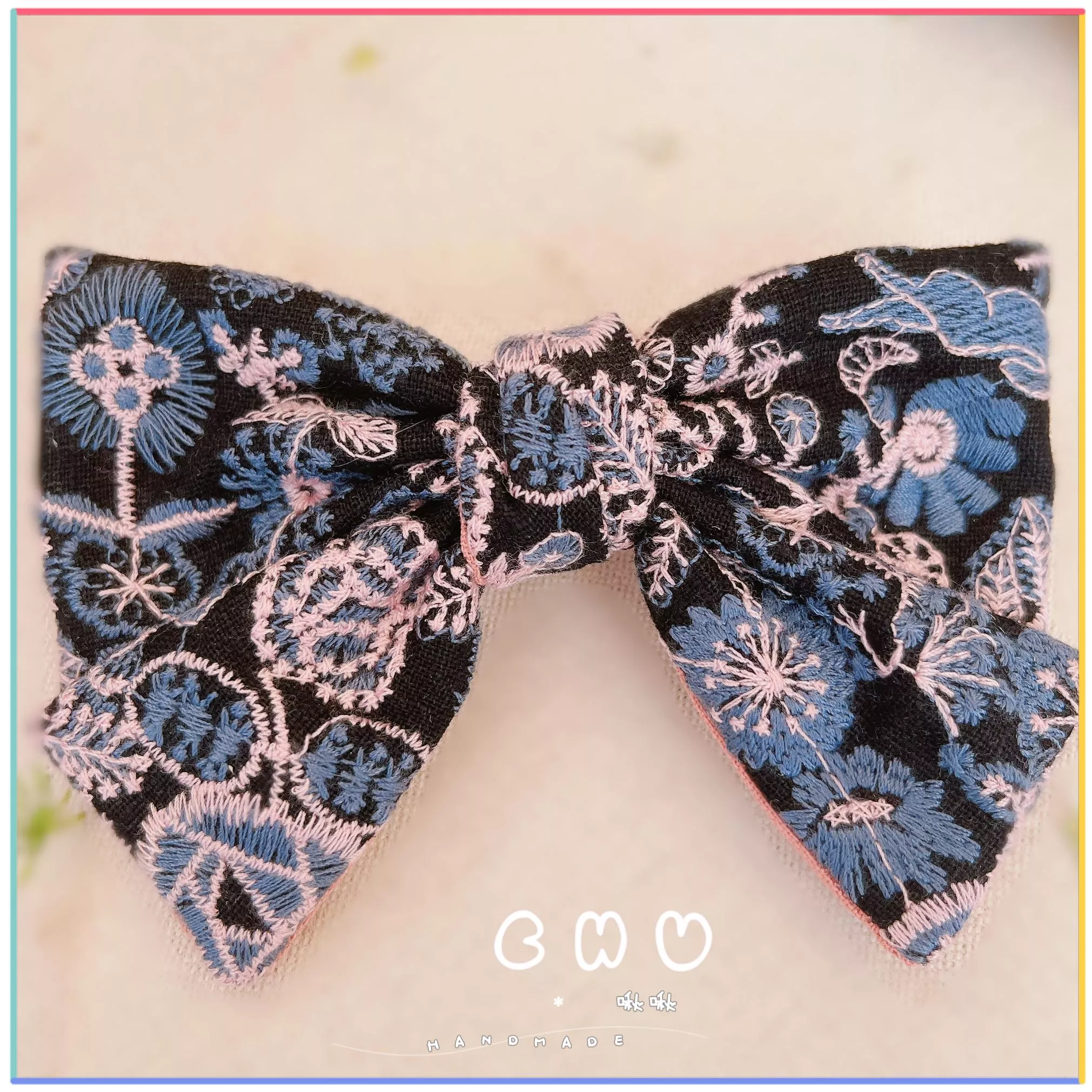 刺繡款｜氣質小姐姐 (黑色)｜啾啾 彈簧夾