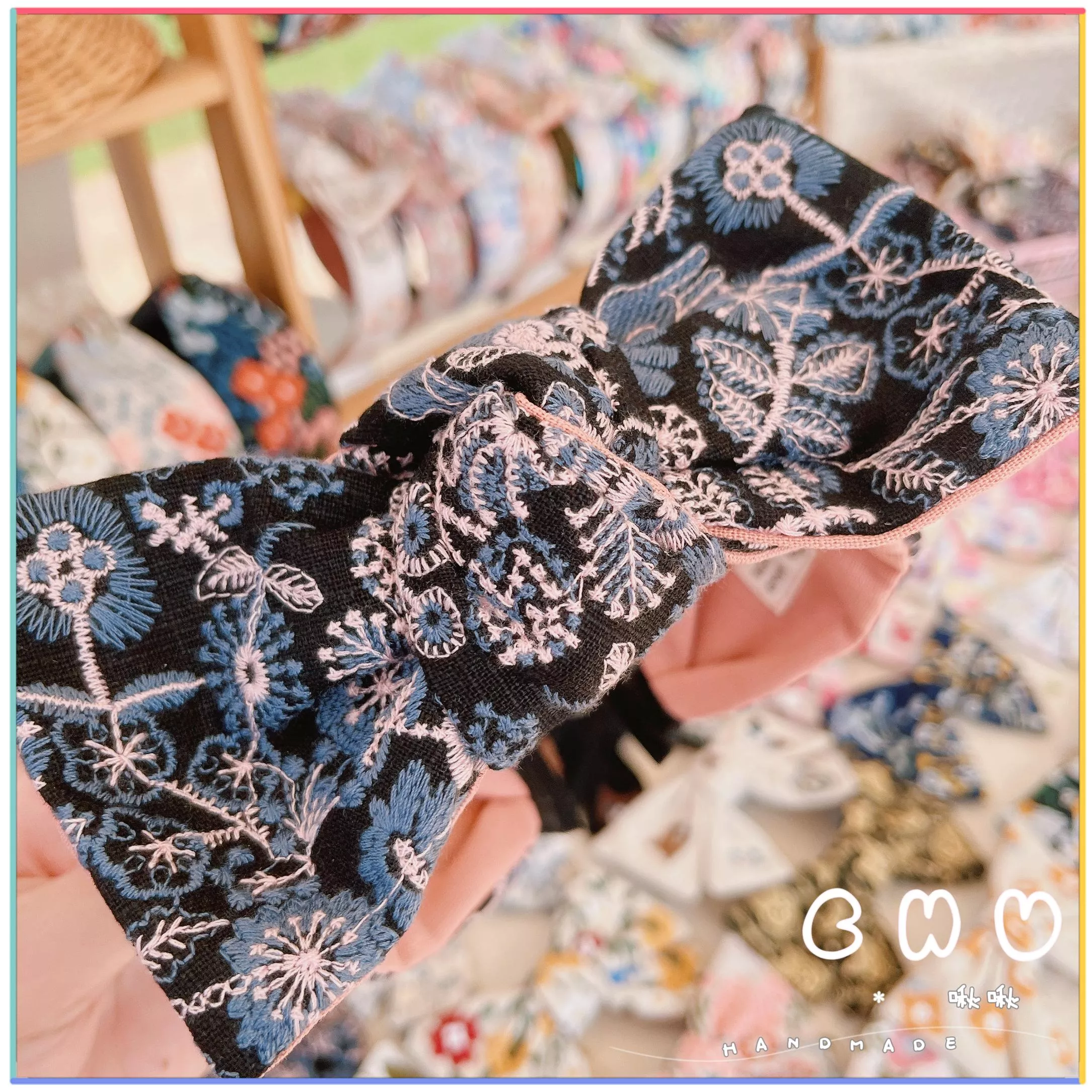 刺繡款｜氣質小姐姐 (黑色)｜寬版 蝴蝶結 髮箍