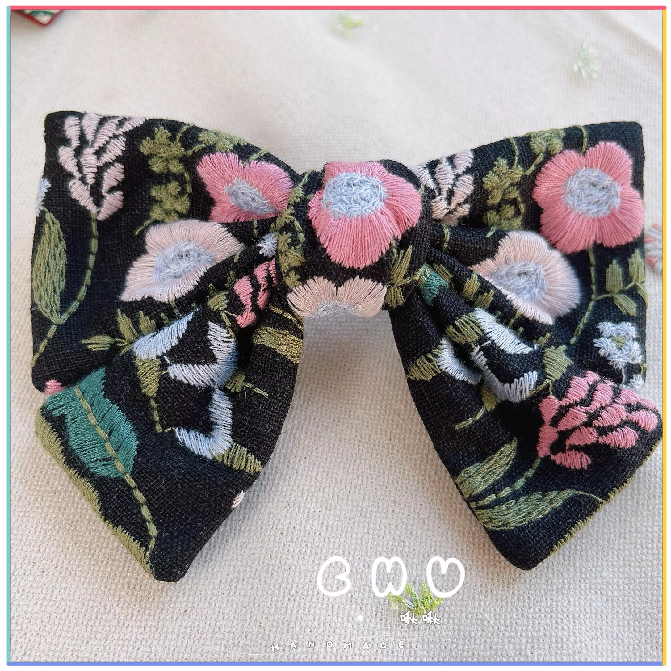 刺繡款｜粉紅花朵(黑色)｜彈簧髮夾