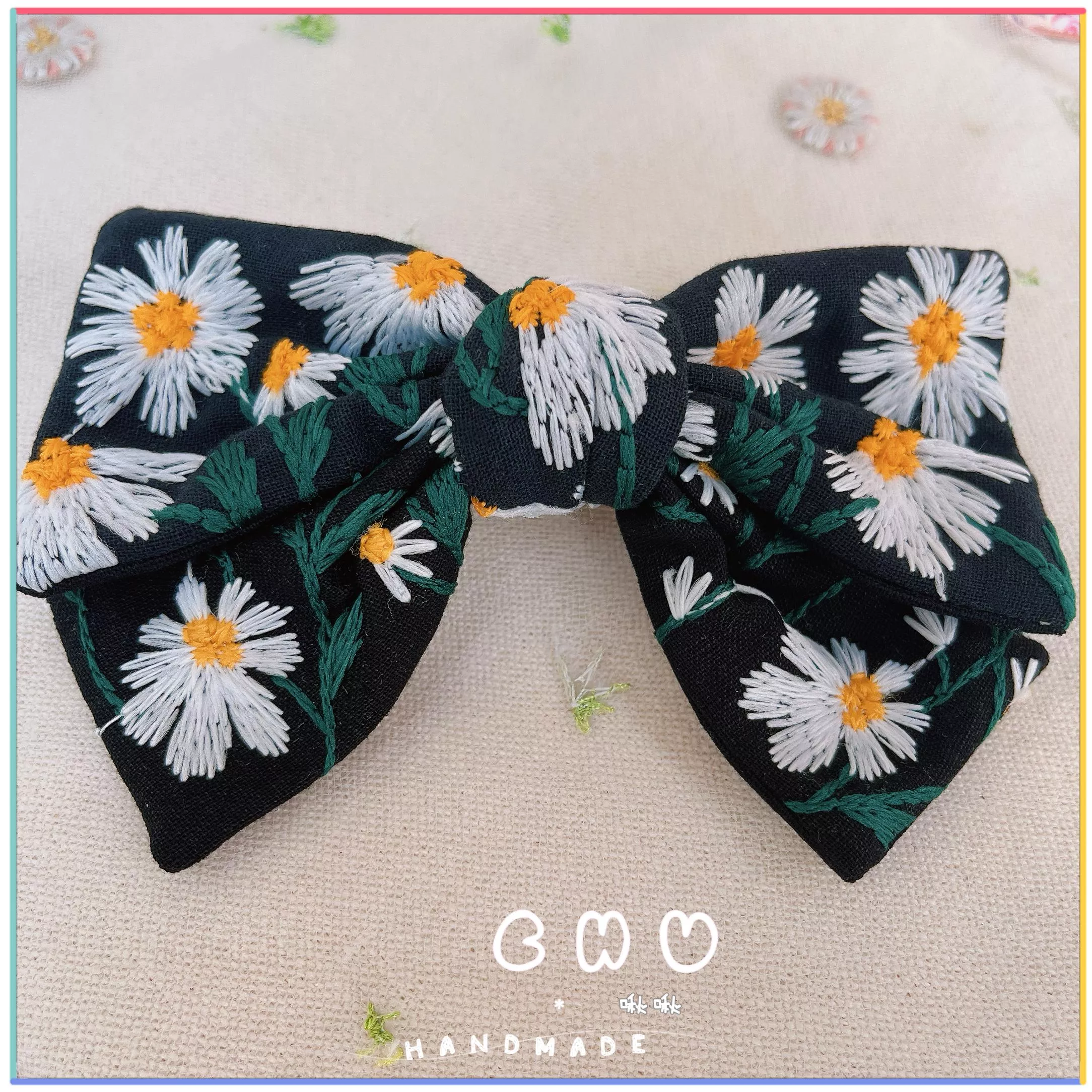 刺繡款｜滿版雛菊🌼 (黑色)｜彈簧髮夾