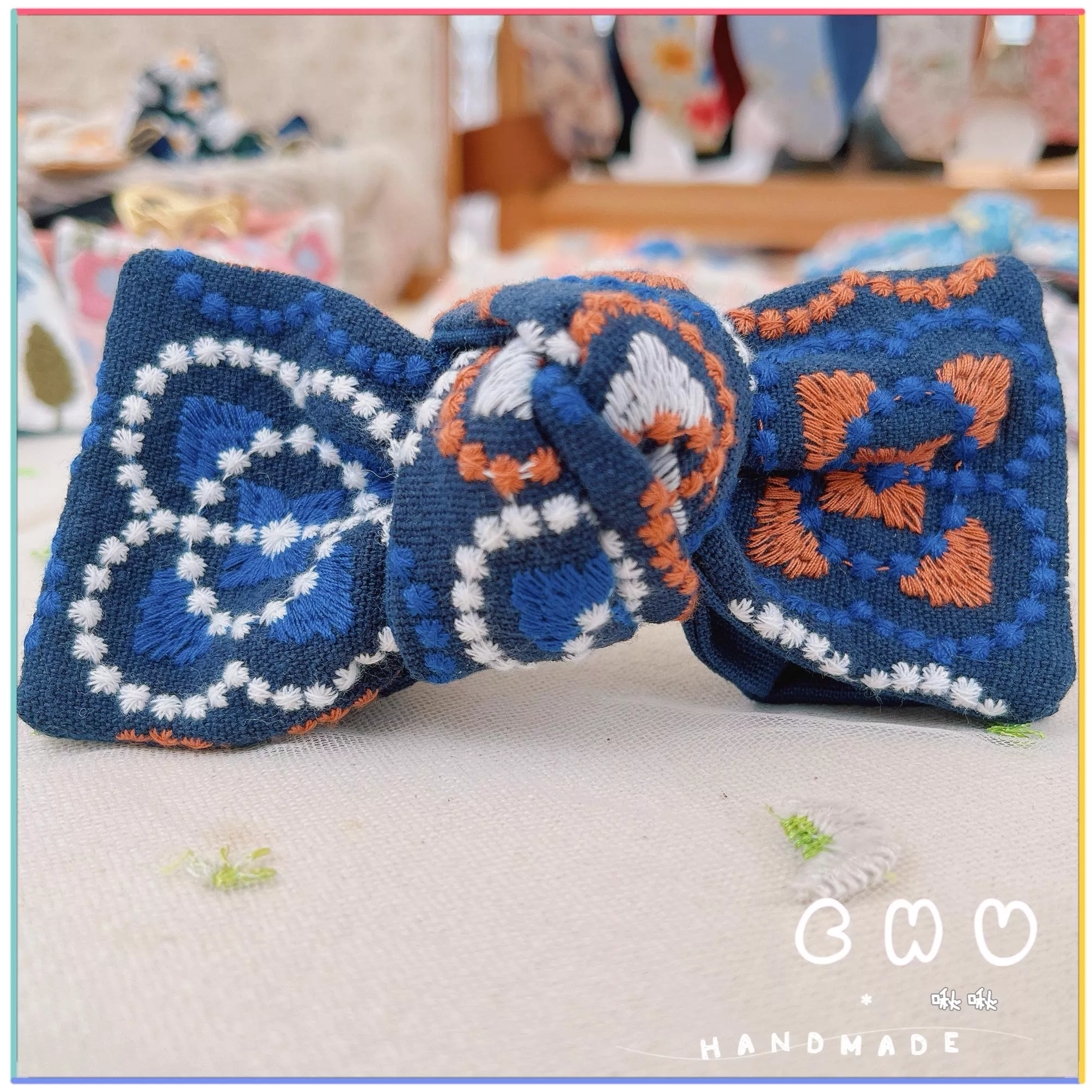 刺繡款｜花磚 (深藍色)｜啾啾 馬尾夾