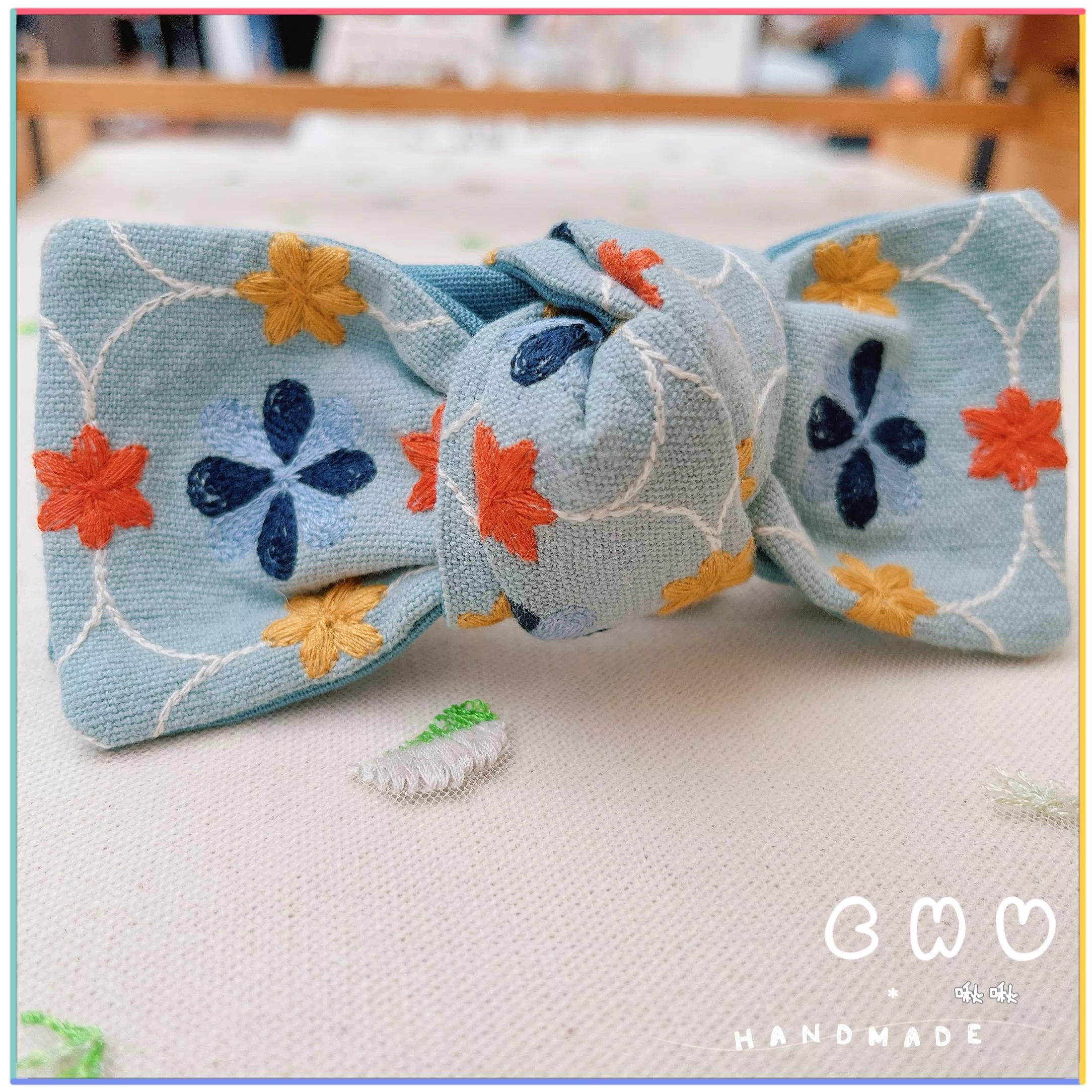 刺繡款｜花磚 (天空藍)｜啾啾 馬尾夾