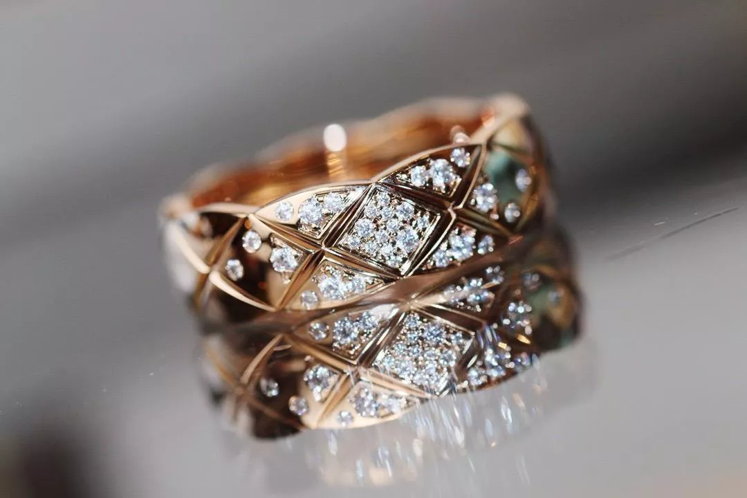 小香翻玩-菱格紋寬版水鑽戒指(三色)