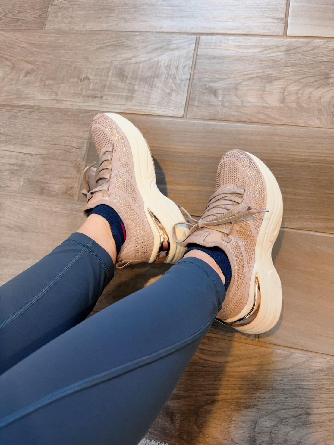 Skechers 女款厚底球鞋｜閃耀鑽飾玫瑰粉・稀有甜美奶茶色設計款
