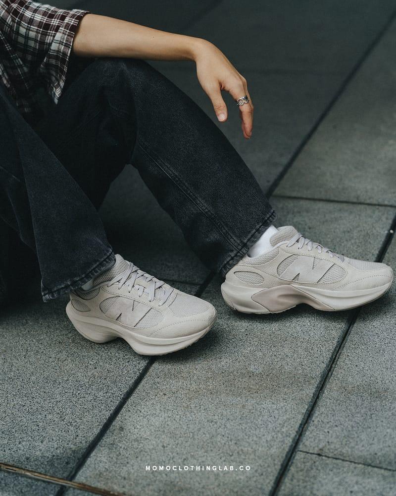 New Balance 厚底時尚運動鞋｜IU 代言蛋殼鞋・修飾長腿感・街頭都會兼具