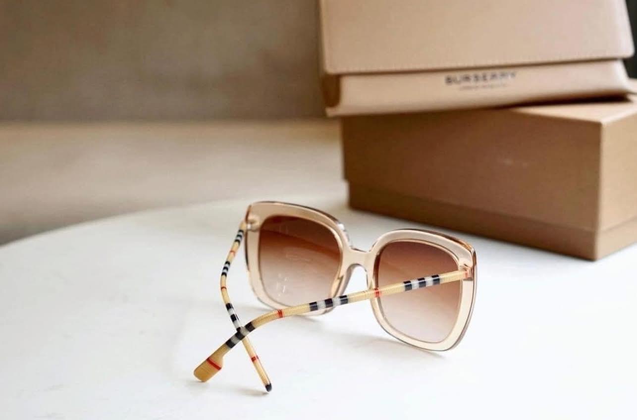 Burberry 晶透粉太陽眼鏡｜人氣補貨回歸・限量選品