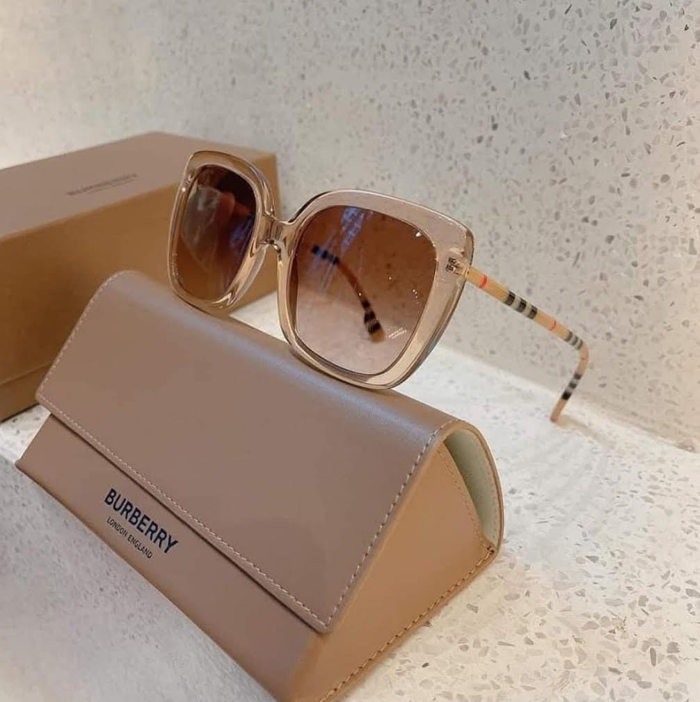 Burberry 晶透粉太陽眼鏡｜人氣補貨回歸・限量選品