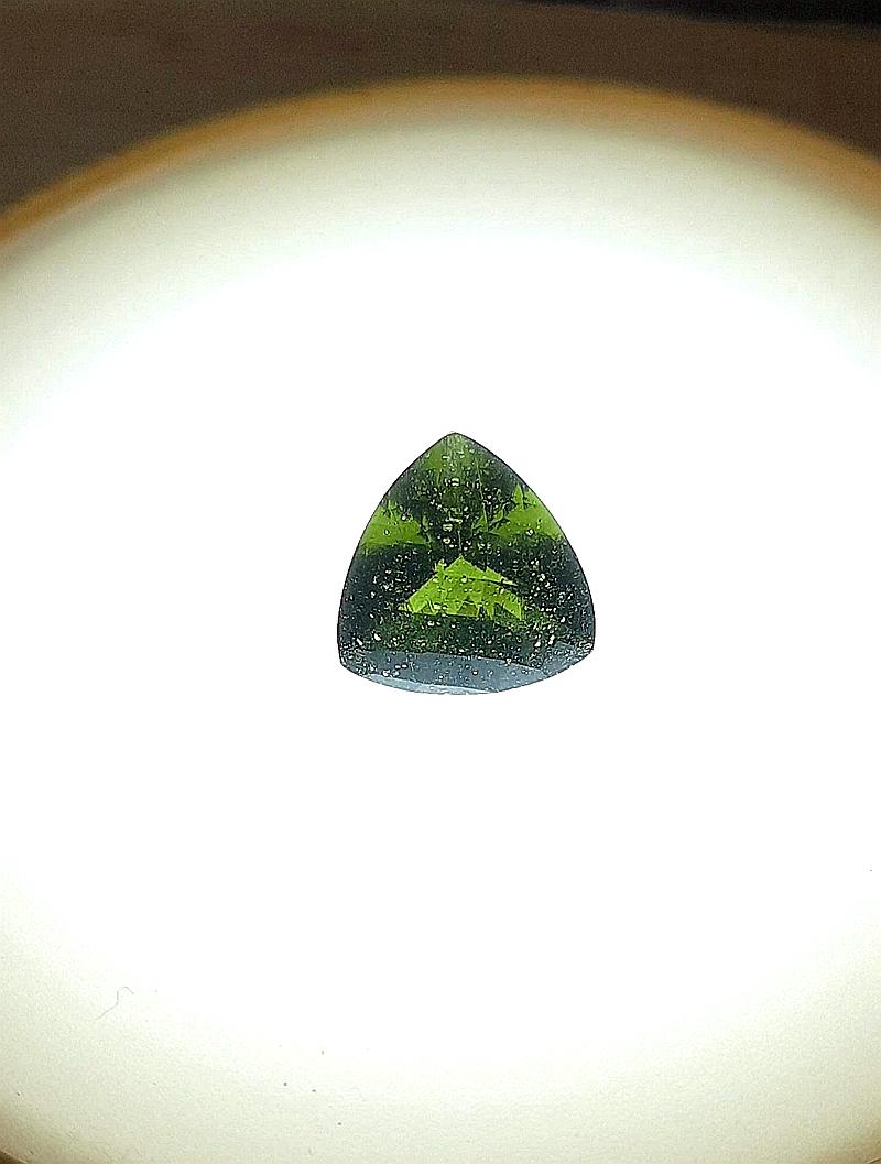 [S032] [捷克產地直銷 保證真品] 捷克隕石鑽切-三角形12MM 5.05 ct 招財、避邪、好運到