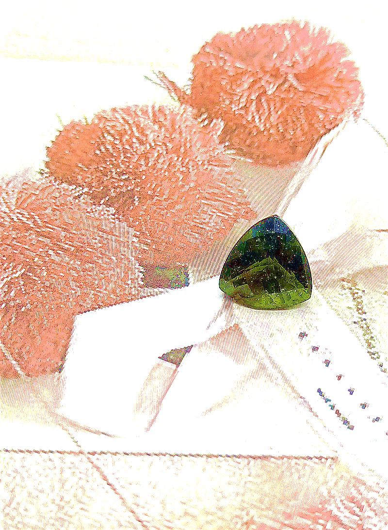 [S032] [捷克產地直銷 保證真品] 捷克隕石鑽切-三角形12MM 5.05 ct 招財、避邪、好運到