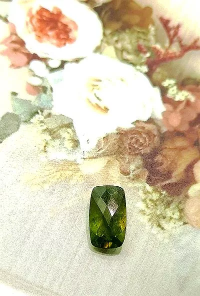 [S033]  [捷克產地直銷 保證真品] 捷克隕石鑽切-長方13x8MM 5.1 ct 招財、避邪、好運到