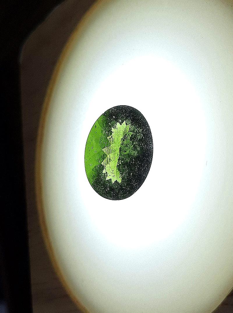 [S039]  [捷克產地直銷 保證真品] 捷克隕石鑽切-橢圓17x12MM 7.95 ct 招財、避邪、好運到