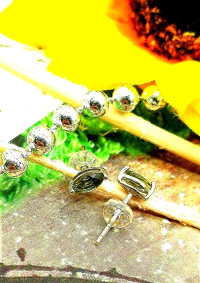[J084] [捷克隕石 產地直銷 保證真品] 細長形3×7mm 捷克隕石耳環