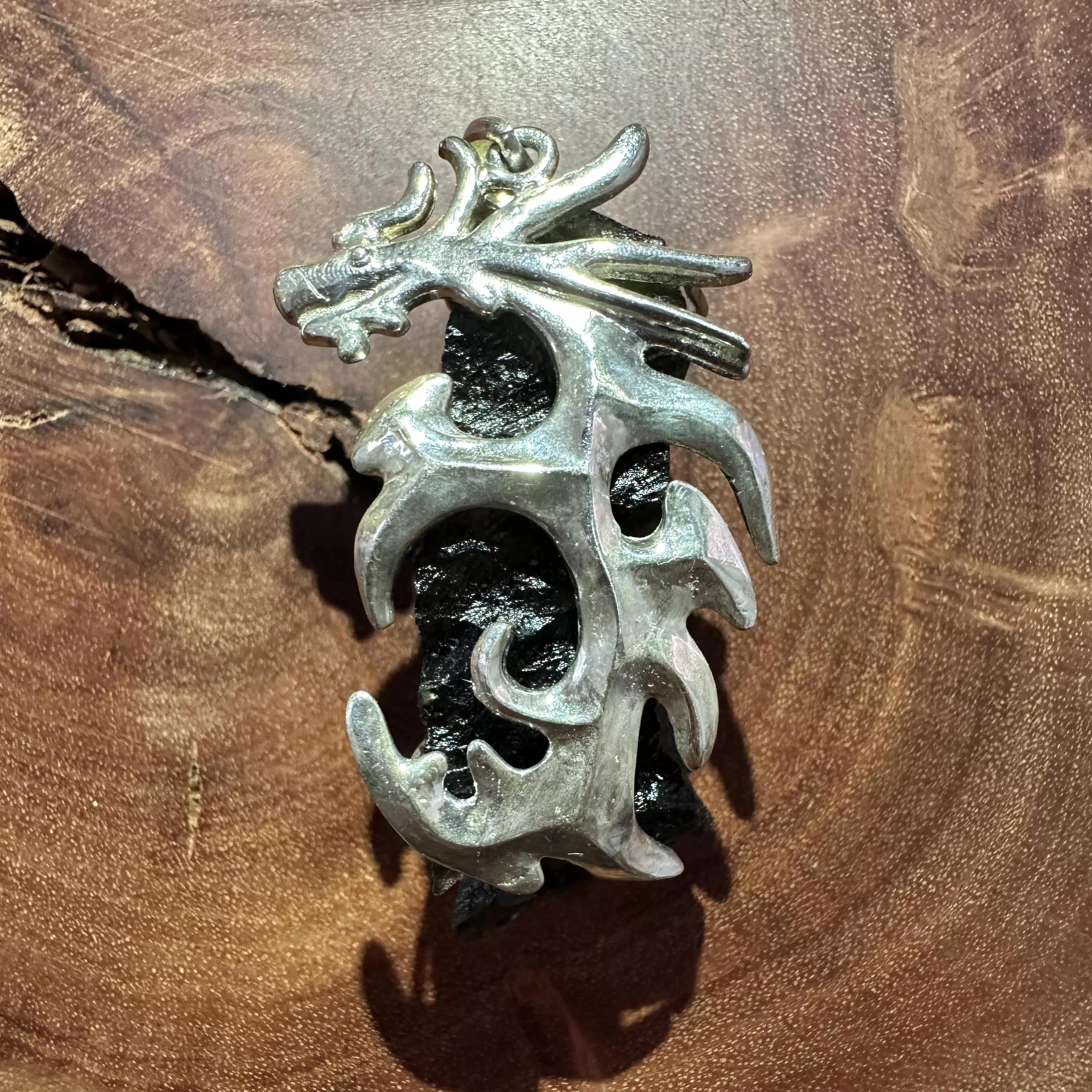 [I300] [捷克隕石 產地直銷] 捷克隕石原礦設計龍形吊墜II 招財 避邪 好運到 100%保證真品