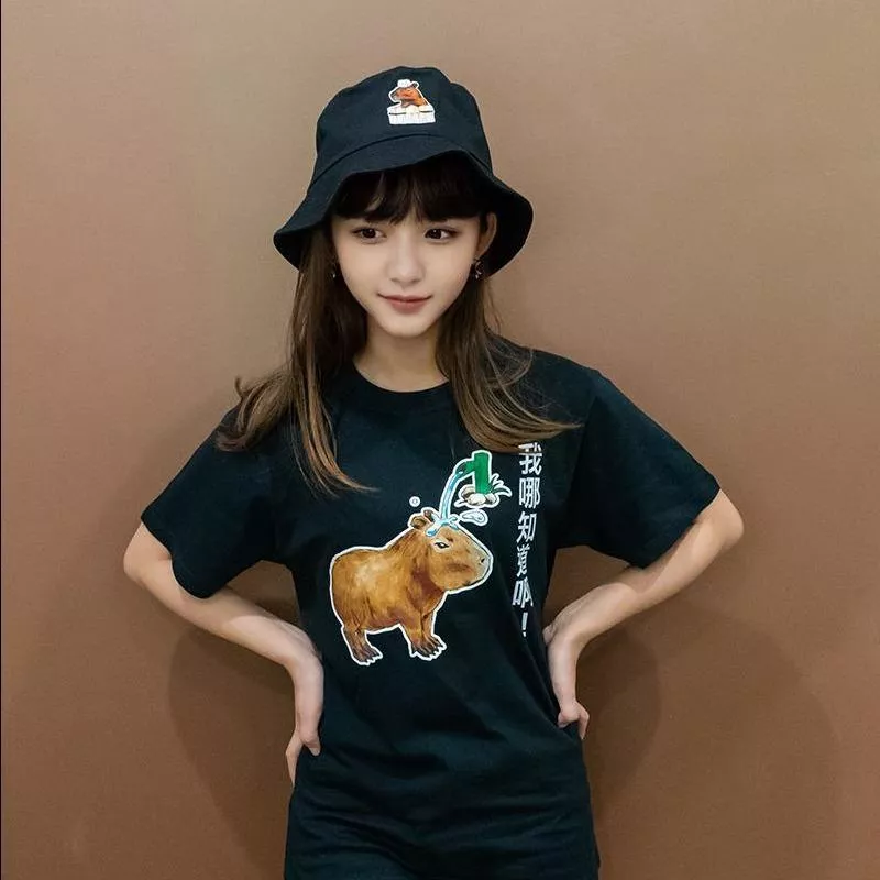 我哪知道啊！ 手繪水豚 卡皮巴拉 黑 有趣棉T shirt 純棉 #茉紡工作坊
