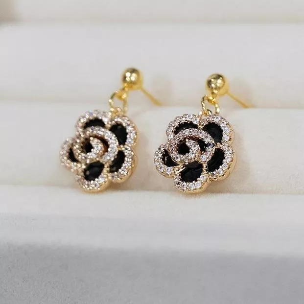 小香風山茶花鋯石碎鑽耳釘 #茉紡工作坊