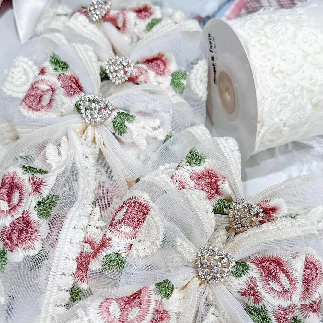 Rosée Blanche・晨露綻放刺繡蝴蝶結 彈簧夾 手作髮夾 手作商品 手作髮飾 #茉紡工作坊